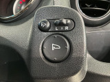 狭い駐車場で便利な電動格納ドアミラーが付いています。