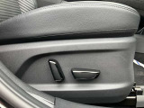 運転席は電動シートです。