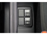 【EVモード】 電気モーターのみを使って走行するモードです。深夜の住宅街、屋内駐車場でエンジン騒音や排気ガスを気にすることなく走行できます。
