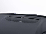 【harman/kardon】世界のオーディオファン垂涎のプレミアムサウンドシステムを搭載。原音に近い音場空間を忠実に再現。乗る人すべてに最良の音響体験を提供します。