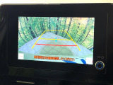 【バックカメラ】駐車時に後方がリアルタイム映像で確認できます。大型商業施設や立体駐車場での駐車時や、夜間のバック時に大活躍!運転スキルに関わらず、今や必須となった装備のひとつです!