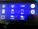 センターディスプレイが装備されております。AM/FMなどがご利用できます。フルセグTV、Bluetoothオーディオ対応なので、お気に入りの音楽をお楽しみいただけます。