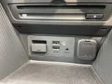 Apple Carplay・Android Auto対応!マツダ コネクト(コマンダーコントロール)でスマートフォンを操作して、通話、音楽を聴いたり、マップで目的地を調べることができます。
