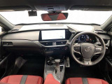 シンプルながら機能性あふれる運転席廻りです。視界性もよく、運転しやすいですよ。