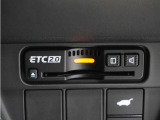◆ETC2.0装着◆進化したドライブ体験。料金収受システムだけだったETCが生まれ変わって、高速道路を賢く使うETC2.0に進化しました。多彩な情報サービスが便利で快適なドライブ体験を提供します。