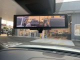 インテリジェントルームミラーは、車両後方のカメラ映像をミラー面に映し出すので、同乗者や積み荷などの車内状況や、天候などに影響されずいつでもクリアな後方視界が得られます。