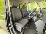 運転席シート廻りは使用感も少なく、良好な状態となっています。丁寧に使われていたことがよくわかりますね。