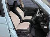 フロントシートです!!セパレートシートなのでお尻をしっかりホールド!!スポーティな運転にも最適です!!