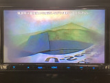 【バックカメラ】運転が苦手な方も車庫入れラクラクです!ギアをリバースに入れれば自動的に切り換わりますので、面倒な操作は不要です♪狭い駐車場もお車を傷つけず安心ですね!