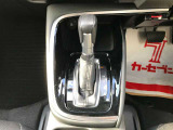 ★Honda e:HEV(ハイブリッド)★ モーター主体の走りでエンジンの振動が少なく、力強くなめらかな加速と優れた燃費を実現します。