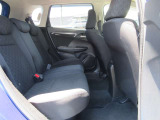 2列目も足元が広々しています。足元が狭い車は乗っていても疲れますよね・・・これだけ広ければ後部座席の方も大満足!皆様で楽しいドライブを!