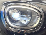 ●LEDヘッドライト:夜間走行時も良好な視界を確保し安心して運転できる高輝度LEDヘッドライトを装備!点灯速度が早く、消費電力も抑えられています。