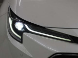 LEDヘッドランプには「オートマチックハイビームシステム」を搭載。夜間走行時にハイビームで走行可能と判断した場合、ロービームとハイビームを自動的に切り替え、前方視界確保をアシストします。