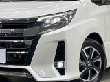 【LEDヘッドライト】悪天候や夜間走行時も良好な視界を確保し安心して運転できる高輝度LEDヘッドライトを装備!点灯速度が早く、消費電力も抑えられています。