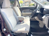 運転席シート廻りは使用感も少なく、良好な状態となっています。前オーナー様が丁寧に使っていたことがよくわかりますね。