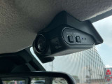 【日産オリジナルドライブレコーダー(フロント+室内)】車室内カメラで車内および車側面を撮影。走行中の幅寄せ対策や後方撮影にも対応しております。
