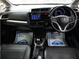 運転にかかわる様々な操作を安全に行えるように視点移動が少なく、操作性に配慮されたスイッチ類が凝縮されたコクピットです。