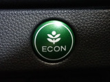 エンジン、エアコンなどを制御し低燃費な『ECONモード』に、また走りを楽しみたいとき、空調など快適性を重視したいときにはスイッチOFFで通常モードに切り替えができます!