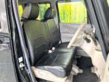 運転席シート廻りは使用感も少なく、良好な状態となっています。前オーナー様が丁寧に使っていたことがよくわかりますね。