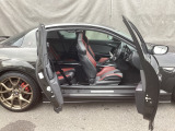 RX-8といえばフリースタイルドア!スポーツカーながら大人4名がきちんと乗車できます。