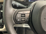 ステアリングにオーディオ操作スイッチが付いています。オーディオ画面に直接タッチしなくても操作が出来ますので、運転に集中できます。