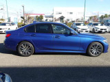 ご納車後も全国約200拠店のBMW正規ディーラーサービス工場にて保証対応いたします。お近くのBMW正規ディーラーをご案内の上、アフターメンテナンスをお受け頂けますので、安心してお乗りいただけます!!