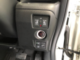 【両側電動スライドドア】リモコンや運転席のスイッチ操作のほか、ドアハンドルを少し引くだけでリアドアが自動開閉します♪