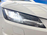 ●LEDヘッドライト:夜間走行時も良好な視界を確保し安心して運転できる高輝度LEDヘッドライトを装備!点灯速度が早く、消費電力も抑えられています。