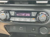 オートエアコンで温度設定ラクラク。