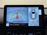真上から見下ろしたような視点で車とその周囲を確認出来る画面と、車両後方を映し出すバックモニター画面の2つを表示してくれます。