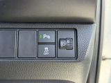 パワーテールゲートの開閉、横滑りを防ぐVSA等のスイッチ類は運転席の右側、手の届きやすい位置にあります。