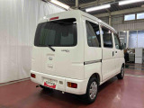 広い空間で、移動中も快適な車いす移動車です。