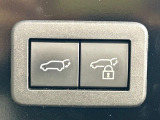 【パワーバックドア】スマートキーや運転席のボタンを押すだけでリアゲートが自動で開閉します!荷物を持っている時や、高い位置にあるバックドアを閉める際に便利な機能です♪
