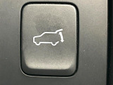 【パワーバックドア】スマートキーや運転席のボタンを押すだけでリアゲートが自動で開閉します!荷物を持っている時や、高い位置にあるバックドアを閉める際に便利な機能です♪