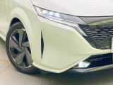 【LEDヘッドライト】悪天候や夜間走行時も良好な視界を確保し安心して運転できる高輝度LEDヘッドライトを装備!点灯速度が早く、消費電力も抑えられています。