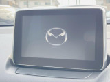 【マツダコネクトナビ】車内の雰囲気にマッチした一体型タイプのナビ。各種車輌設定やBluetooth再生等、様々な機能が楽しめます。直感的なダイヤル操作が可能で、使い勝手も良好です。
