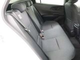 <車内>お友達と一緒に行くお買い物でも、荷室があるので、帰りもゆったり帰れそうですね。お子様と一緒のお出掛けでも役立ちそうです。
