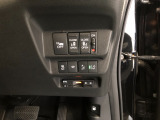 【両側電動スライドドア】リモコンや運転席のスイッチ操作のほか、ドアハンドルを少し引くだけでリアドアが自動開閉します♪