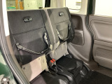 座面を跳ね上げるチップアップ機能付き☆高さのあるお荷物も積むのにとても便利です♪