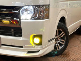 【LEDヘッドライト】悪天候や夜間走行時も良好な視界を確保し安心して運転できる高輝度LEDヘッドライトを装備!点灯速度が早く、消費電力も抑えられています。