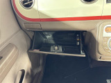 【グローブボックス】大容量のグローブボックスです!!車検証ケース他、日頃使う小物類の収納スペースもたくさんあります!//