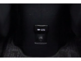 非常時やキャンプなどに役立つAC100V(1500W)コンセント付きです。