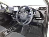 運転席周りのレイアウトをご覧ください。ナビゲーションが綺麗に装着されすっきり収まってますね!