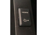 こちらのクルマはUSB接続コネクタも装備されています♪スマホの充電などにお使い下さい。ご旅行中での充電切れも、これなら心配いりませんね!