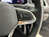 マルチファンクションスイッチつきの本革巻きステアリングは、より安全な長時間ドライブをサポートします。