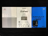 スマートキーは鍵をバッグに入れたままでもドアロックの開閉やエンジンのON・OFFができます。夜間や雨の日も鍵を探さなくて良いので便利です。