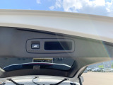 【電動リアゲート】ボタン1つで開閉可能。荷物の積み下ろしもスムーズで、安全・便利に使えます。