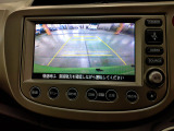 バックカメラの画像です。ガイドラインがスムースな車庫入れをサポートいたします。車庫入れの安心感がアップしますね。
