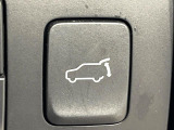 【パワーバックドア】スマートキーや運転席のボタンを押すだけでリアゲートが自動で開閉します!荷物を持っている時や、高い位置にあるバックドアを閉める際に便利な機能です♪
