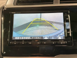 リバースギアに入れるだけで後方の表示へ切り替わります。夜間や雨の日の駐車も楽になりますよ。